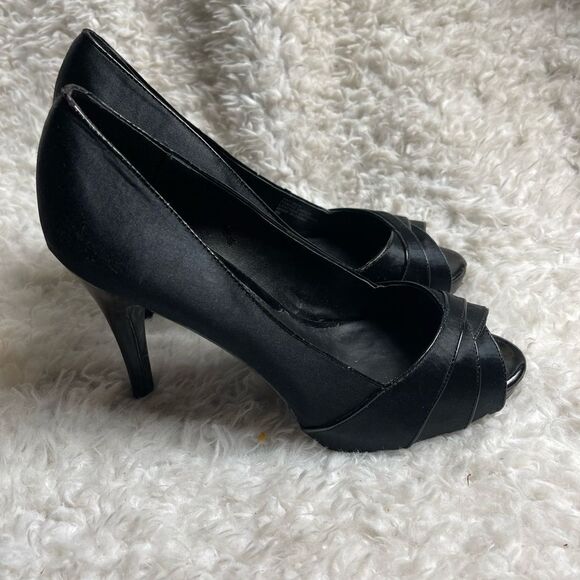 WHBM Black Satin  slip on heels pleated front peep toe faux leather trim SZ9M - Picture 2 of 7